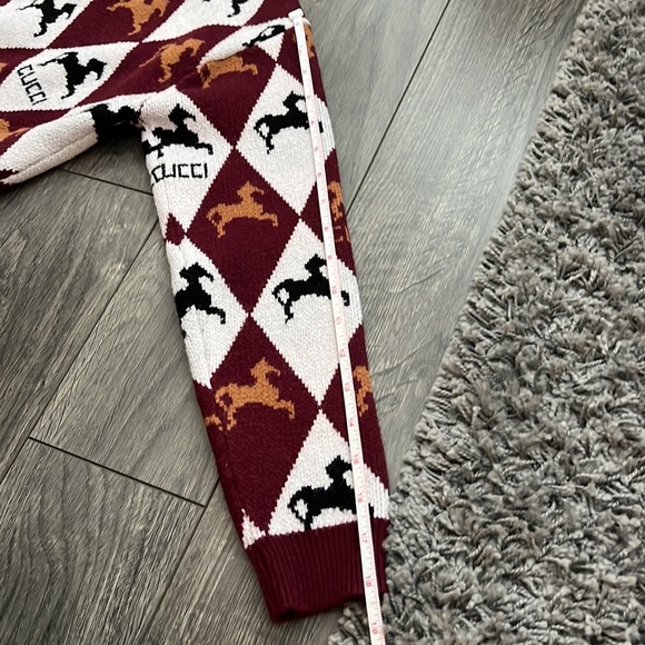 AUTHENTIC Gucci Horse Tile Wool V-Neck Logo Sweater - Picture 10 of 10